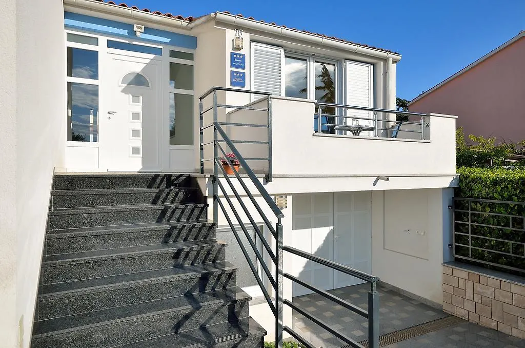 Apartments Nautilus プーラ