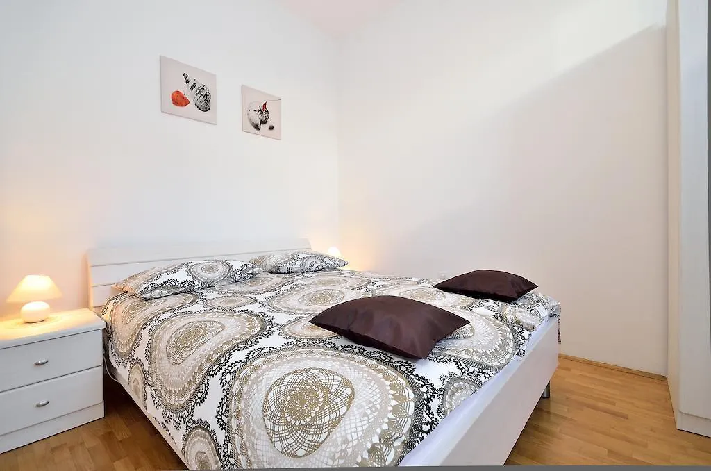Apartments Nautilus Pula 0*,  Croatia